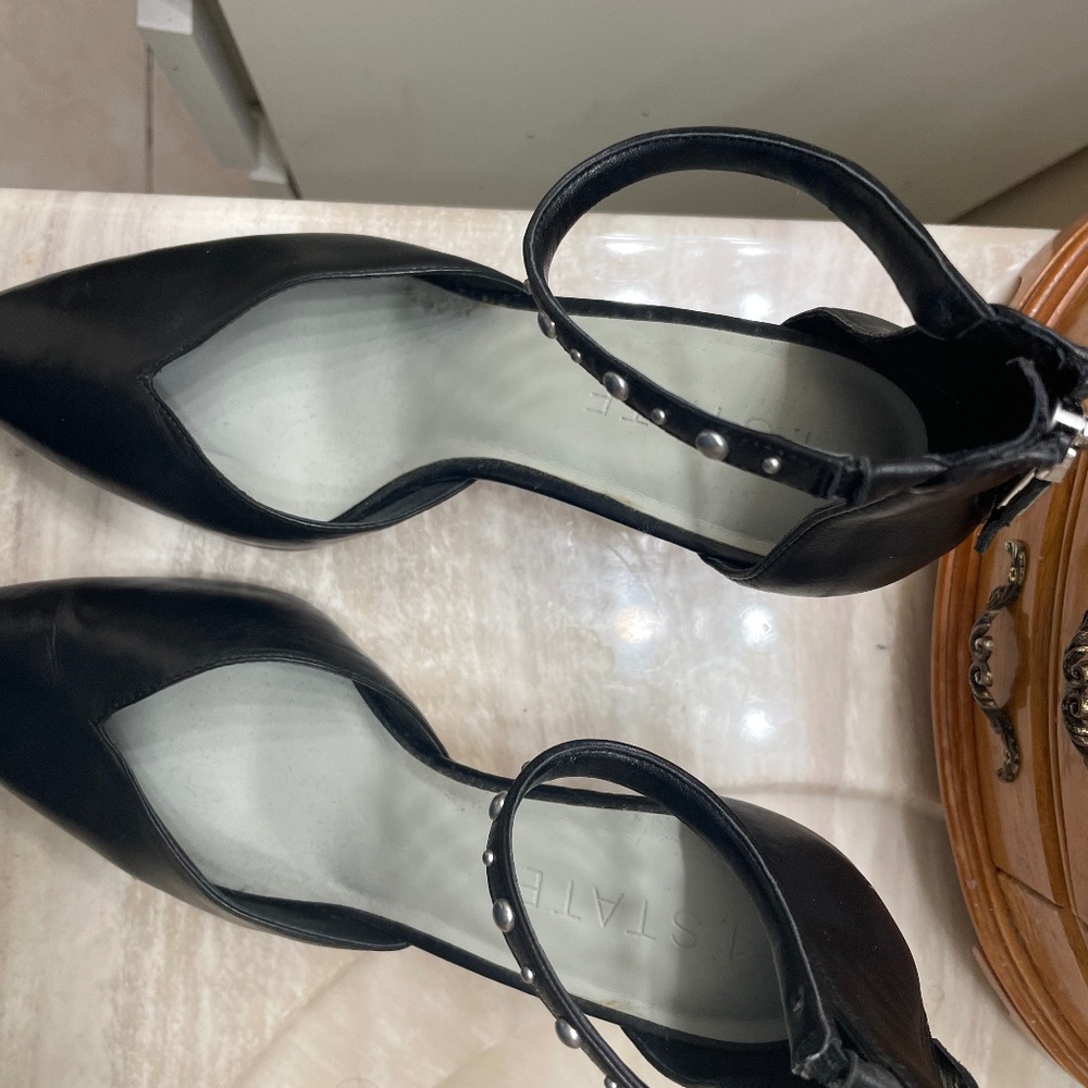 I.STATE .SIZE 10 CLASSY POINTED ,ANKLE STRAP.HEELS ARE ABOUT 3.5 INCHES